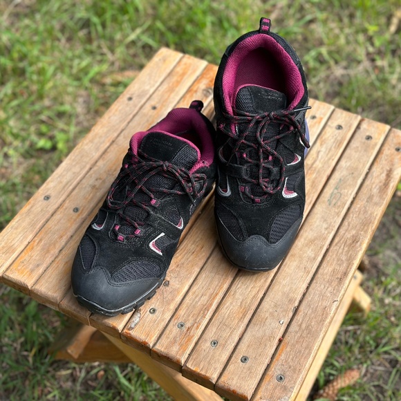 Waterproof Hiking Shoes - Picture 2 of 5